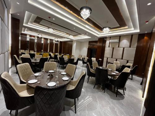 DREAMZ INN & SUITE in Palanpur