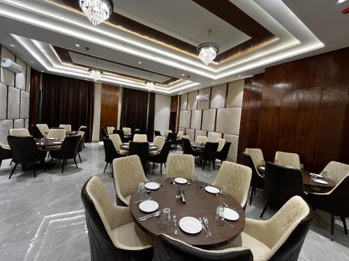 DREAMZ INN & SUITE in Palanpur