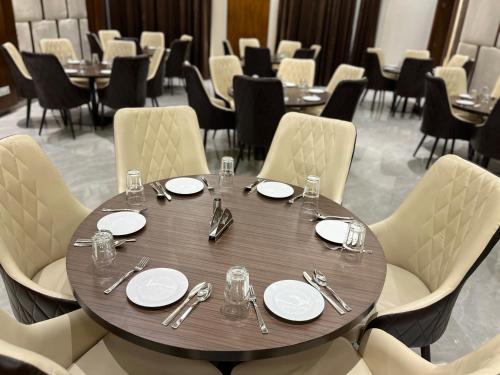 DREAMZ INN & SUITE in Palanpur