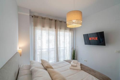 Casa Faro Apartment with private rooftop terrace 5 minutes from La Viborilla beach Benalmádena - image 3