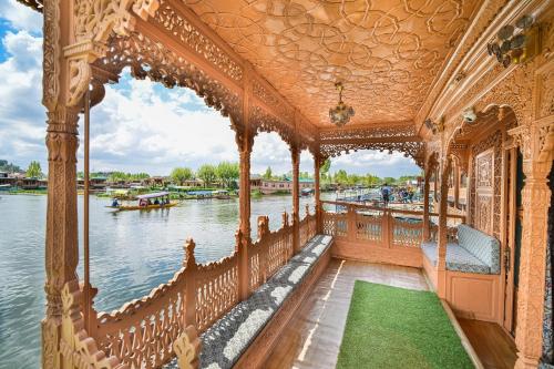 Firdous Houseboats at Dal Lake – Srinagar, PA