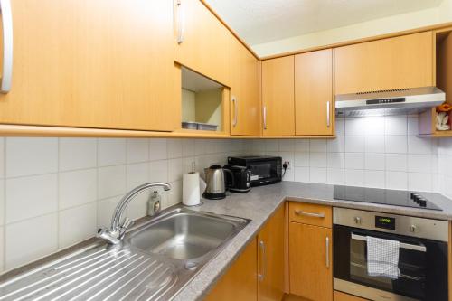 Charming 2BD Flat 10 Minutes to Edinburgh Castle - image 12