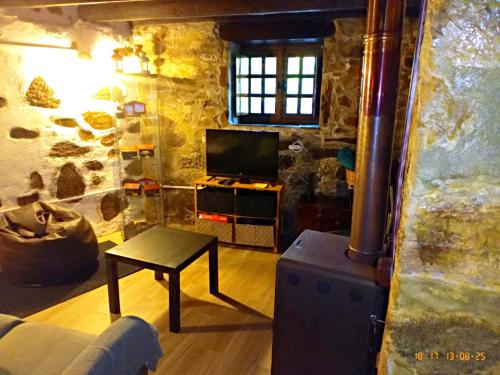 Refúgio Romântico- Casa de Xisto na Serra da Lousã (Refugio Romantico- Casa de Xisto na Serra da Lousa) in Gondramaz