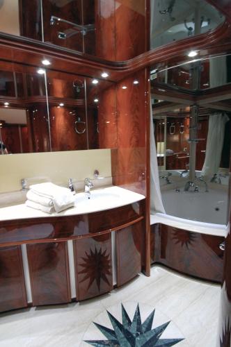 Motor Yacht Dandy photo 3