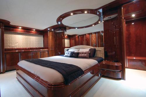 Motor Yacht Dandy photo 1