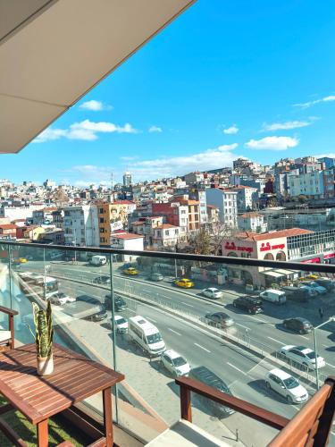 Modern Central Apartment in Taksim w Pool Gym Balcony - image 8
