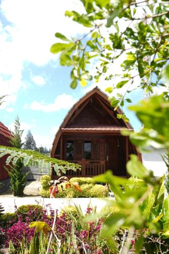 Noah Hotel Silangit in Siborongborong