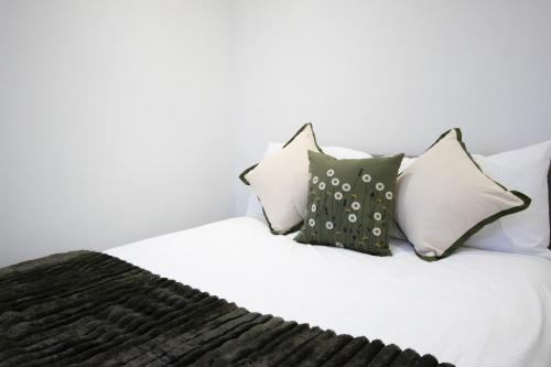 Luxury 4-Bed Terrace - 5 mins from Reading Station gîte à louer River Kennet