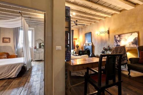 La Maison at The Old Bridge