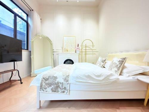 Shanghai Hills & Aromahome French Simplicity B&B close to Middle Huaihai RD, Shanghai (foto 9)