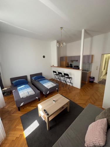 Palace Apartment 3