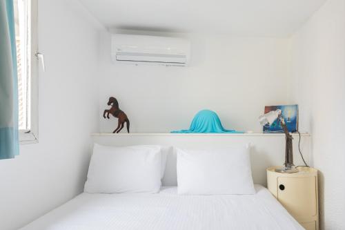 Modern fully equipped apt with private balcony - CT1 - image 29