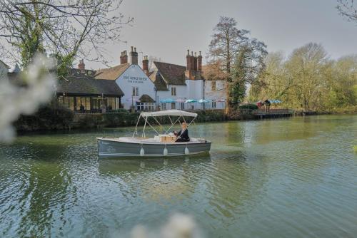 The Kingfisher – khách sạn tại Bedford