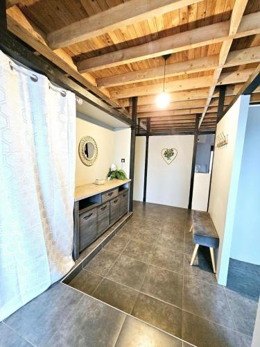 Bejárat, Maison très spacieuse 5 à 10 pers (Maison tres spacieuse 5 a 10 pers) in Chaponnay