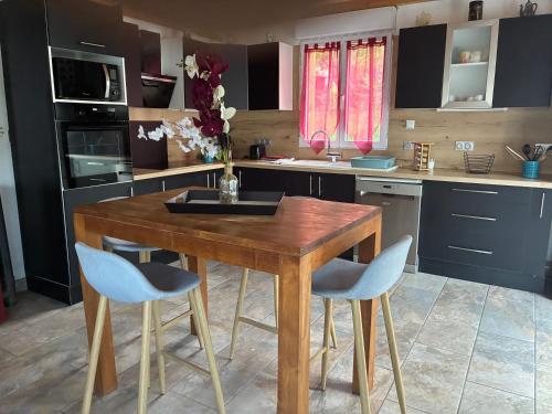 Chalet de montagne, très confortable, neuf (Chalet de montagne, tres confortable, neuf) in L'Argentiere-la-Bessee