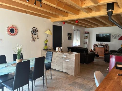Chalet de montagne, très confortable, neuf (Chalet de montagne, tres confortable, neuf) in L'Argentiere-la-Bessee