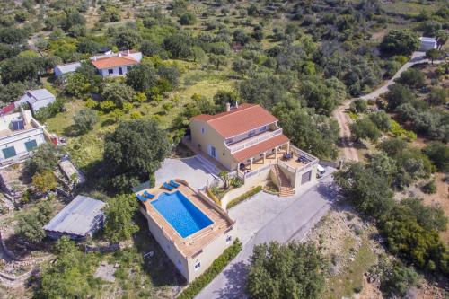 Villa Florencio by Algarve Holidays – khách sạn tại Conceicao e Estoi