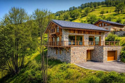 Exterior view, Chalet Artemis - OVO Network in Praranger