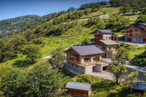 Exterior view, Chalet Artemis - OVO Network in Praranger