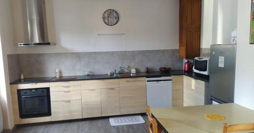 Location maison – khách sạn tại Albepierre-Bredons