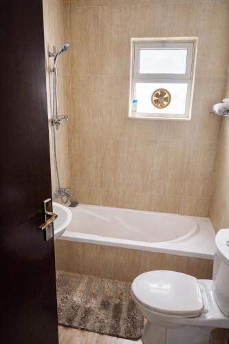Spacious Apartment - image 7