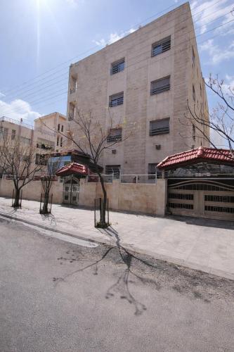 Spacious Apartment - image 5
