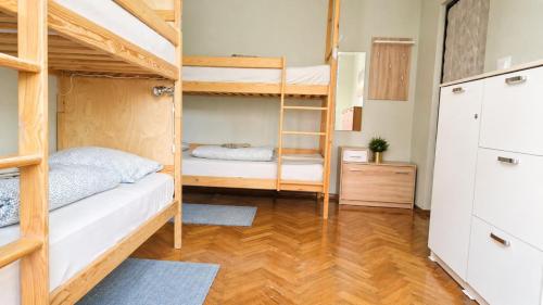 1 twin bed