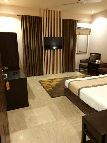Shelton Hotel Johar Town Lahore - image 12