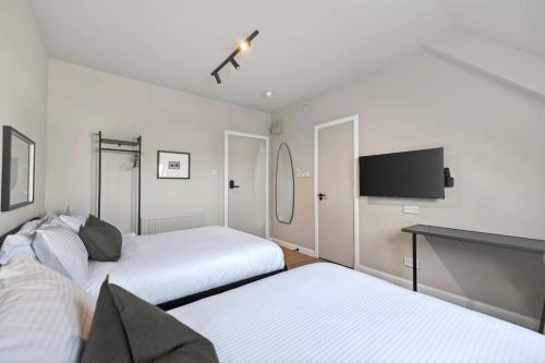 2 double beds