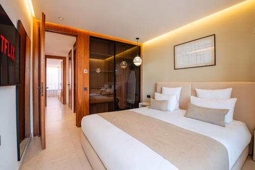 Espace elegance et vue imprenable avec piscine - image 8