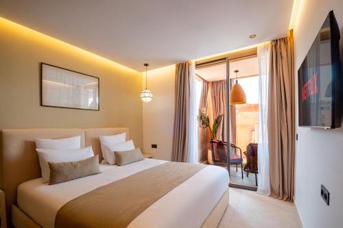 Espace elegance et vue imprenable avec piscine - image 13