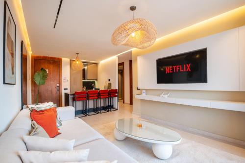 Espace elegance et vue imprenable avec piscine - image 2