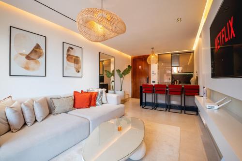 Espace elegance et vue imprenable avec piscine - main image