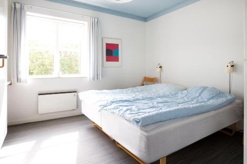 2 bedrooms, 4 beds