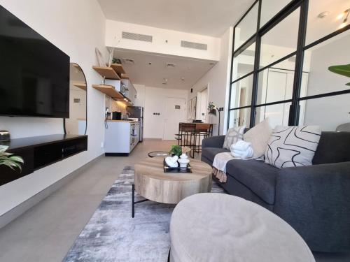 Collective 2.0 Tower B - Equisite 1BR with Burj Khalifa and City View - image 2