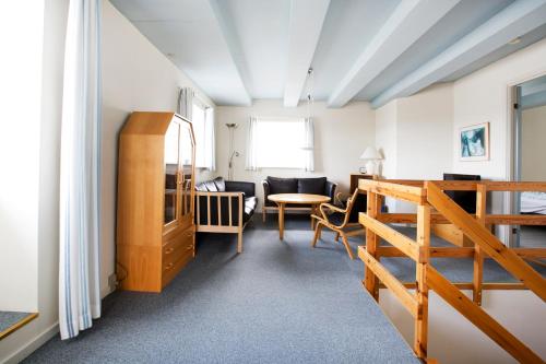 2 bedrooms, 4 beds