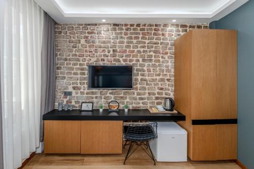 The Xenia Hotel - image 2