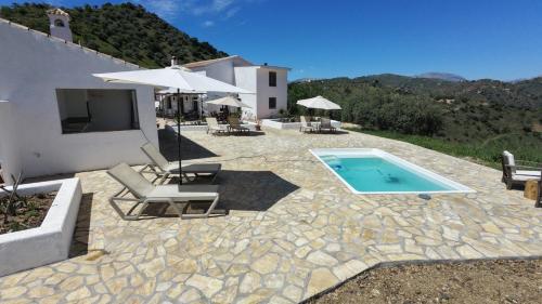 Peldbaseins, Hacienda Gallego in Komaresa
