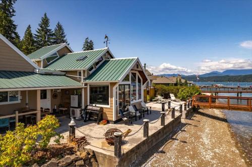 Hood Canal Waterfront with Hot Tub & Dock in Union (WA)