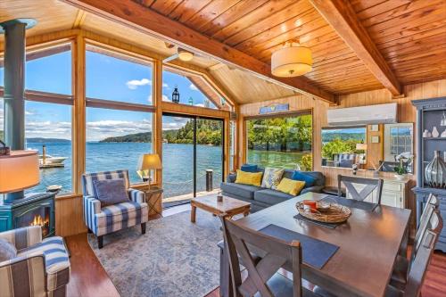 Hood Canal Waterfront with Hot Tub & Dock in Union (WA)