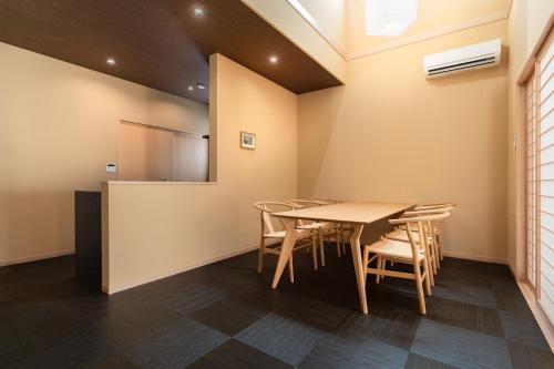 TsuruINN 9minTengachaya Direct to KIX take in Nishinari Ward