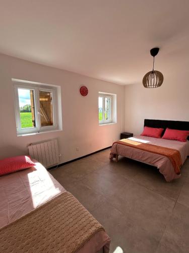 Little house near Roissy Airport in Морегар