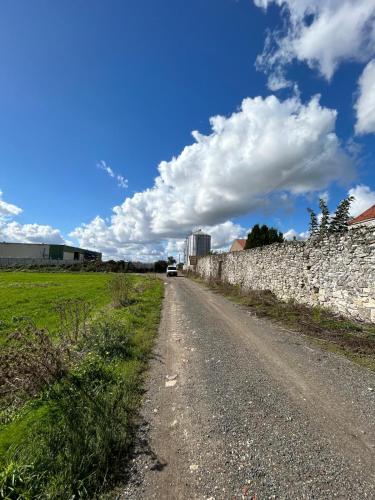 Little house near Roissy Airport in Морегар