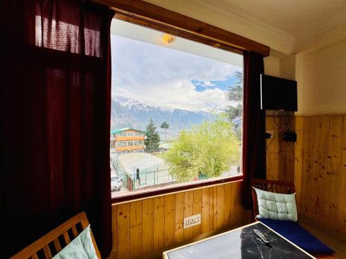 Suraj Retreat Inn " Near Mall Road " Bonfire ! Open Terrace ! Personal Parking photo 4