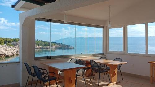 Roso Seafront House in Zastražišće