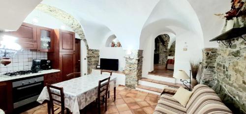 köök, ''SAPORE DI LIGURIA'' in Borgo Antico vicino al mare in Terzorio