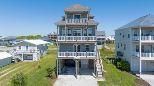 Walk to Beach 4 BR with Hot Tub and Elevator