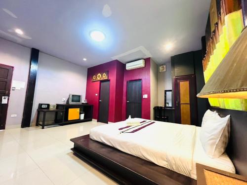 room detail thumbnail 1