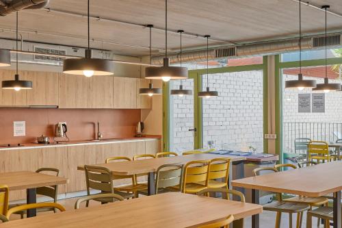 Hostelfly Fira Barcelona in ออสปิตาเล็ต เดอ โลเบรอกัต