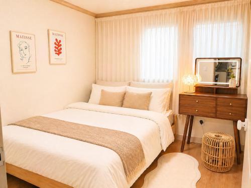 러블리 앤 코지 스테이 Lovely and Cozy Stay — other in 금천구 시흥대로118길 33 301호, Seoul South Korea, 08578